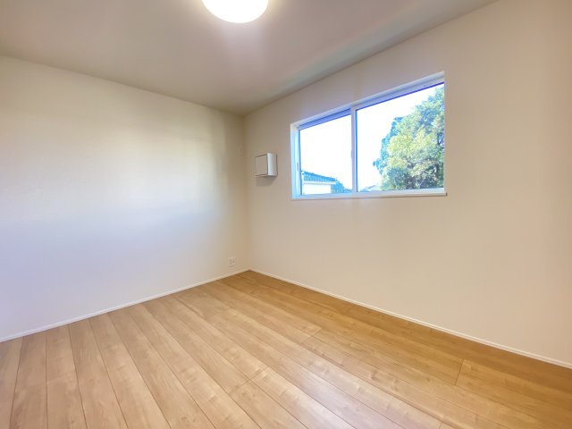 『八王子市新築戸建て』八王子市諏訪町100-4【仲介手数料無料】　２４ー１期の洋室|～仲介手数料無料☆八王子ひなた不動産～　八王子市諏訪町　新築戸建て