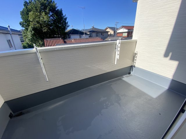 『八王子市新築戸建て』八王子市諏訪町100-4【仲介手数料無料】　２４ー１期のバルコニー|～仲介手数料無料☆八王子ひなた不動産～　八王子市諏訪町　新築戸建て