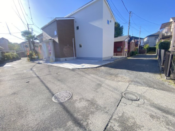 祝　成約済み　八王子市　諏訪町　新築戸建て　２４ー１期の前面道路含む現地写真|～仲介手数料無料☆八王子ひなた不動産～　八王子市諏訪町　新築戸建て