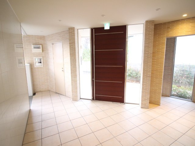 メゾン・ポルテボヌールのエントランス|綺麗なエントランスです