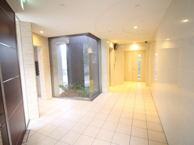 メゾン・ポルテボヌールのエントランス|綺麗なエントランスです