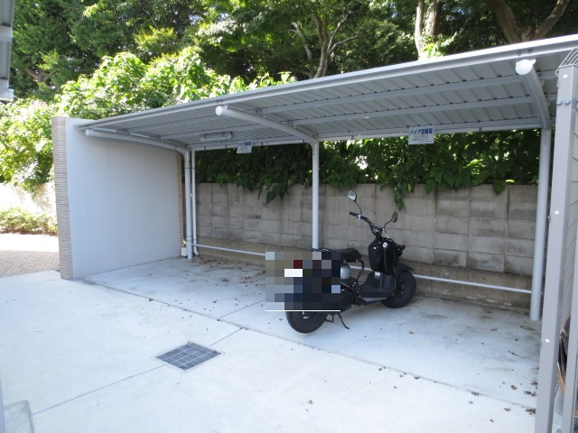 メゾン・ポルテボヌールのその他共用部分|バイク置場