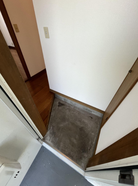 MKハイツ　１号館の玄関