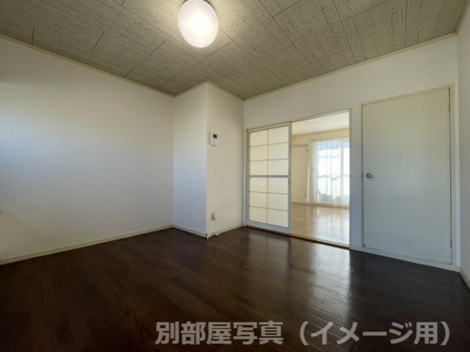 MKハイツ　１号館の居間・リビング