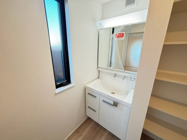 藤沢市辻堂元町　全3棟　1号棟の独立洗面台