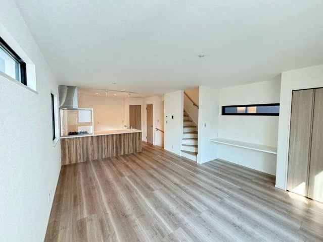 藤沢市辻堂元町　全3棟　1号棟の居間・リビング