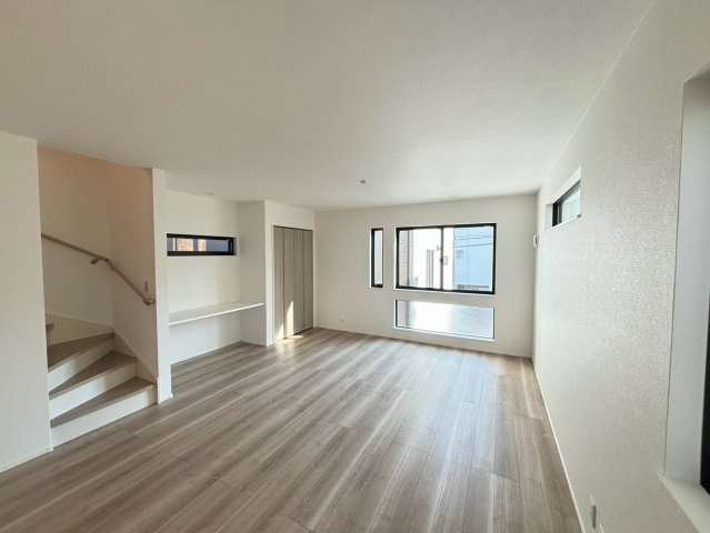 藤沢市辻堂元町　全3棟　1号棟の居間・リビング