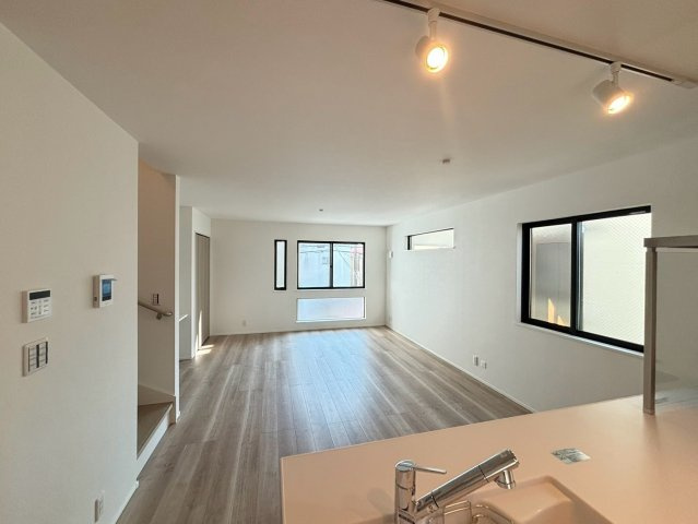 藤沢市辻堂元町　全3棟　1号棟の居間・リビング