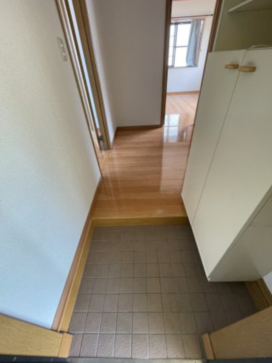 亀幸園ハイツの玄関