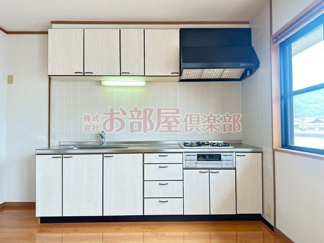 亀幸園ハイツのキッチン|広いキッチンでお料理をお楽しみください