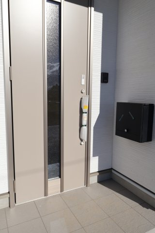 《仲介手数料無料》西区大字宝来1279-1新築一戸建てクレイドルガーデンの玄関|撮影日 2025年11月10日 13:45 晴れ