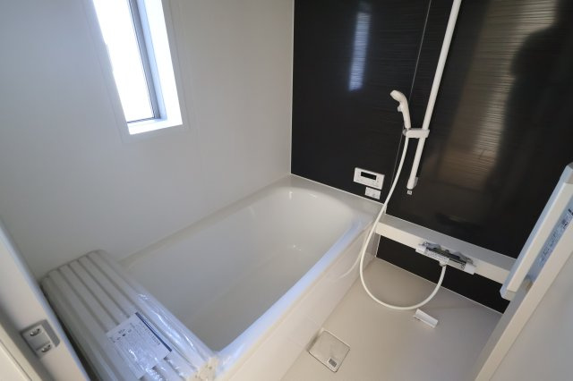 《仲介手数料無料》西区大字宝来1279-1新築一戸建てクレイドルガーデンの浴室|撮影日 2025年11月10日 13:45 晴れ