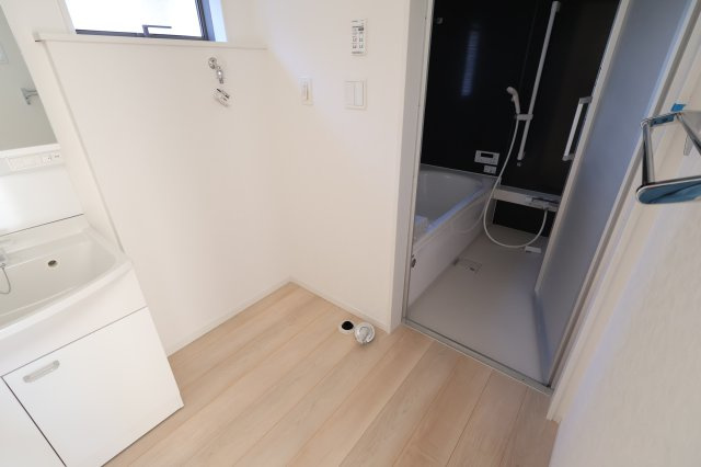 《仲介手数料無料》西区大字宝来1279-1新築一戸建てクレイドルガーデンのランドリースペース|撮影日 2025年11月10日 13:45 晴れ