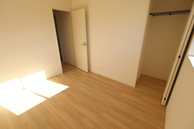 《仲介手数料無料》西区大字宝来1279-1新築一戸建てクレイドルガーデンの洋室|撮影日 2025年11月10日 13:45 晴れ