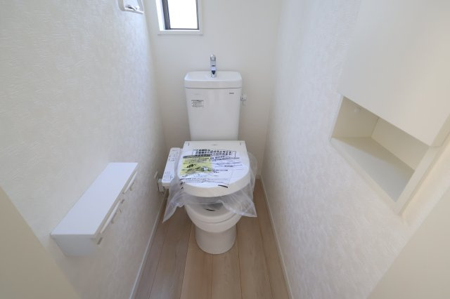 《仲介手数料無料》西区大字宝来1279-1新築一戸建てクレイドルガーデンのトイレ|撮影日 2025年11月10日 13:45 晴れ