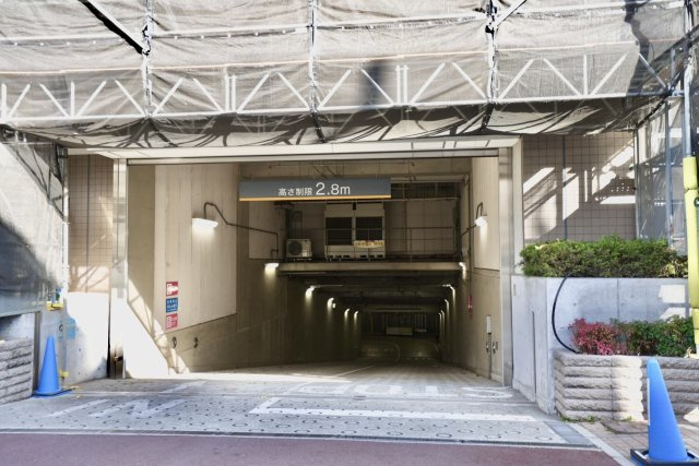 ローレルコート新宿タワーの駐車場