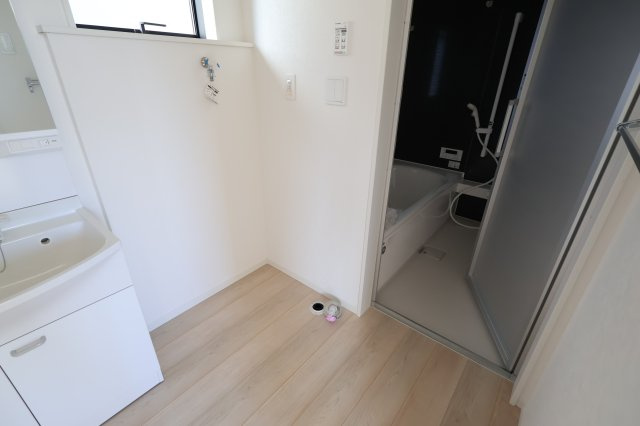 《仲介手数料無料》西区大字宝来1279-1新築一戸建てクレイドルガーデンのランドリースペース|撮影日 2025年11月10日 13:45 晴れ