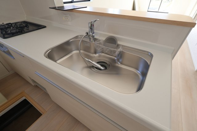 《仲介手数料無料》西区大字宝来1279-1新築一戸建てクレイドルガーデンのキッチン|撮影日 2025年11月10日 13:45 晴れ