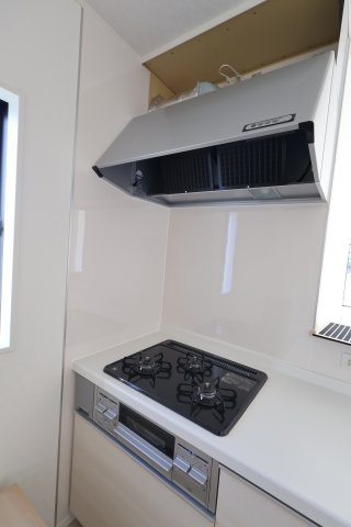 《仲介手数料無料》西区大字宝来1279-1新築一戸建てクレイドルガーデンのキッチン|撮影日 2025年11月10日 13:45 晴れ