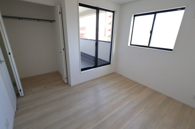 《仲介手数料無料》西区大字宝来1279-1新築一戸建てクレイドルガーデンの洋室|撮影日 2025年11月10日 13:45 晴れ