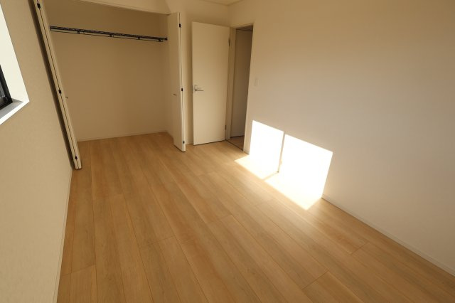 《仲介手数料無料》西区大字宝来1279-1新築一戸建てクレイドルガーデンの洋室|撮影日 2025年11月10日 13:45 晴れ