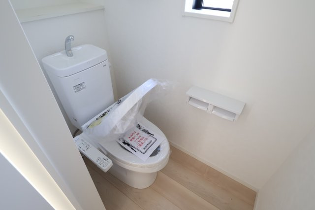 《仲介手数料無料》西区大字宝来1279-1新築一戸建てクレイドルガーデンのトイレ|撮影日 2025年11月10日 13:45 晴れ