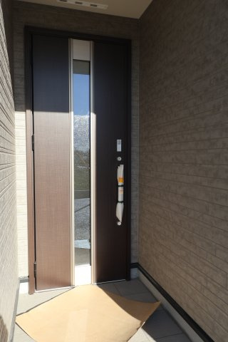 《仲介手数料無料》西区大字宝来1279-1新築一戸建てクレイドルガーデンの玄関|撮影日 2025年11月10日 13:45 晴れ