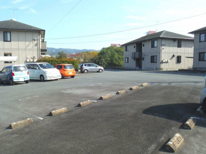 ベリークレセントの駐車場|カースペースがあります