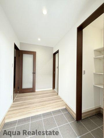 丸亀市飯山町川原の新築一戸建の玄関|シンプルで使いやすい玄関です