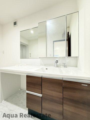 丸亀市飯山町川原の新築一戸建の独立洗面台|朝の身支度には欠かせない独立洗面化粧台