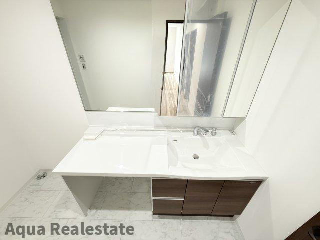 丸亀市飯山町川原の新築一戸建の独立洗面台|独立洗面化粧台付き