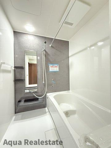 丸亀市飯山町川原の新築一戸建の浴室|落ち着いた空間のお風呂です