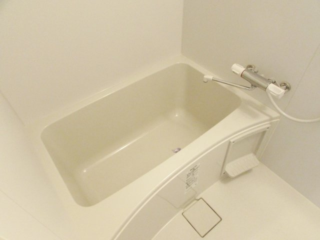 クレアモントヒルズ宝塚の浴室|ゆったり過ごせるお風呂です