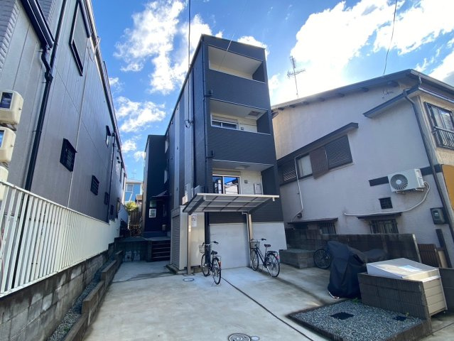 クレアモントヒルズ宝塚の外観|落ち着いた雰囲気の外観です