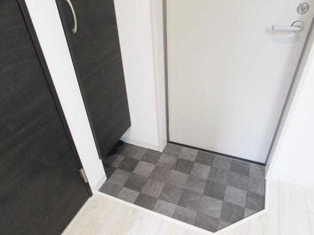 クレアモントヒルズ宝塚の玄関|明るい玄関です