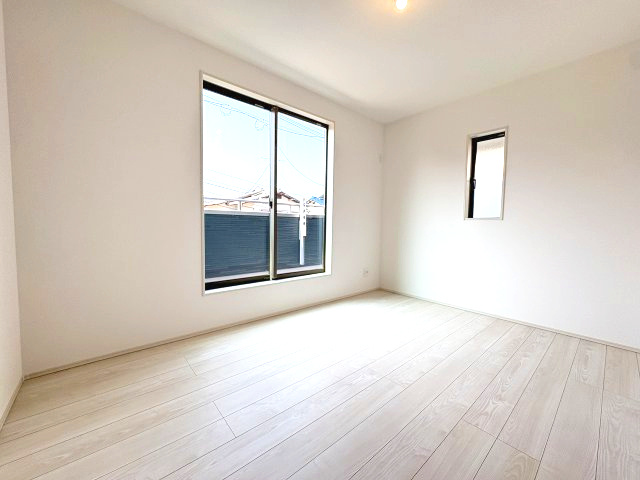 【寝室】 | 福岡市城南区友泉亭　2号棟（全2棟）【仲介手数料無料・0円】 | 現地写真。2階主寝室です。