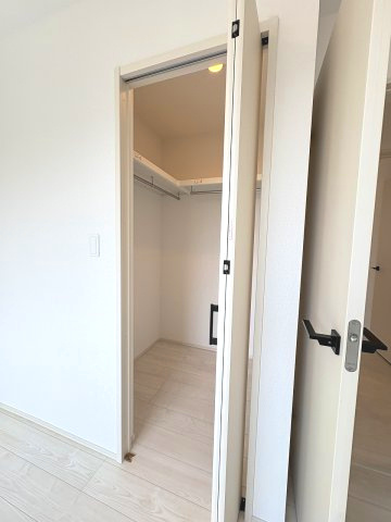 【収納】 | 福岡市城南区友泉亭　2号棟（全2棟）【仲介手数料無料・0円】 | 現地写真。ウォークインクローゼットです。