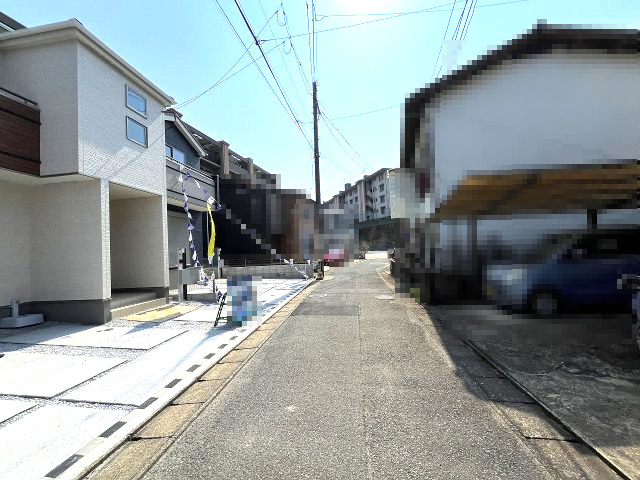 【その他】 | 福岡市城南区友泉亭　2号棟（全2棟）【仲介手数料無料・0円】 | 現地写真。前面道路です。