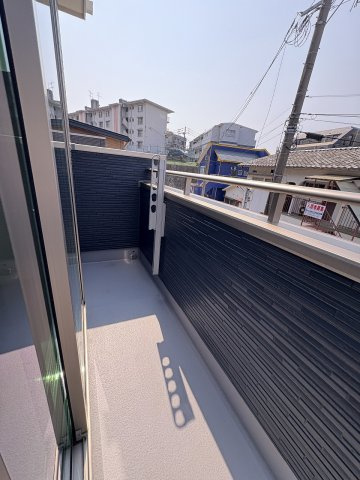 【バルコニー】 | 福岡市城南区友泉亭　2号棟（全2棟）【仲介手数料無料・0円】 | 現地写真。