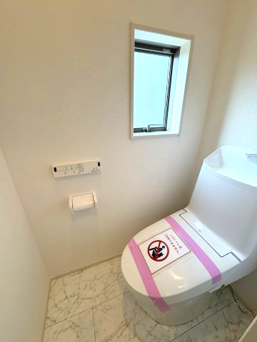 【トイレ】 | 福岡市城南区友泉亭　2号棟（全2棟）【仲介手数料無料・0円】 | 現地写真。2階にもトイレです