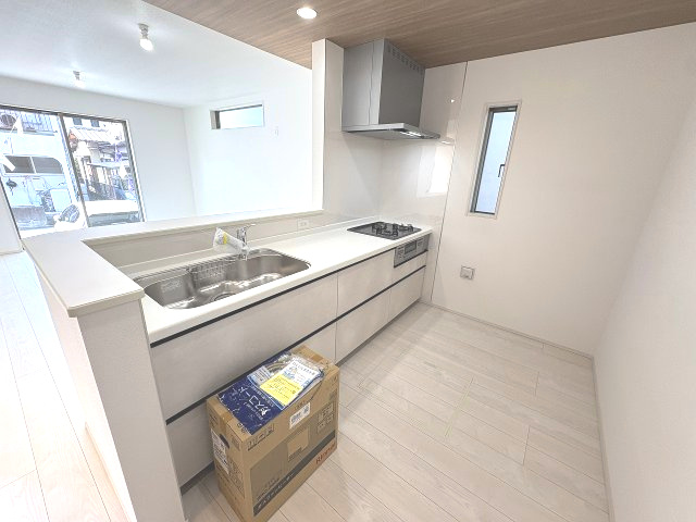 【キッチン】 | 福岡市城南区友泉亭　2号棟（全2棟）【仲介手数料無料・0円】 | 現地写真。