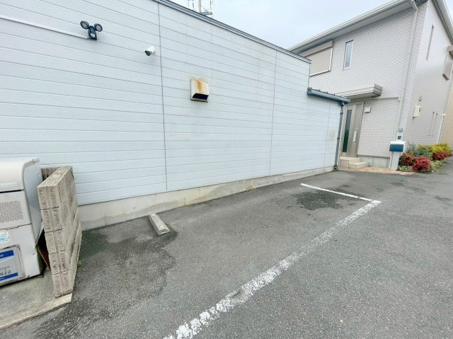 サニーヒルズ三津屋の駐車場