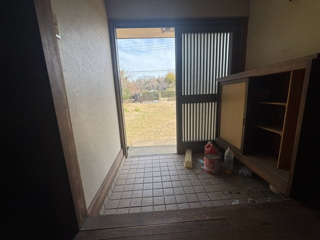 山武市松ケ谷ロ　中古戸建の玄関