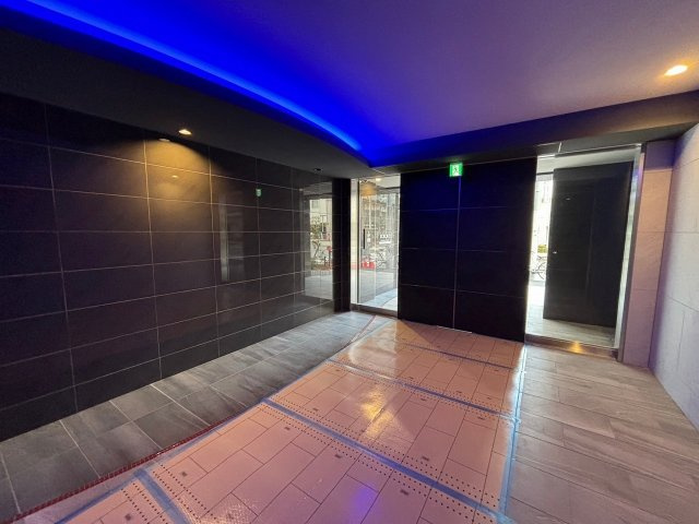 セレニテ新大阪グランデシュッドのロビー