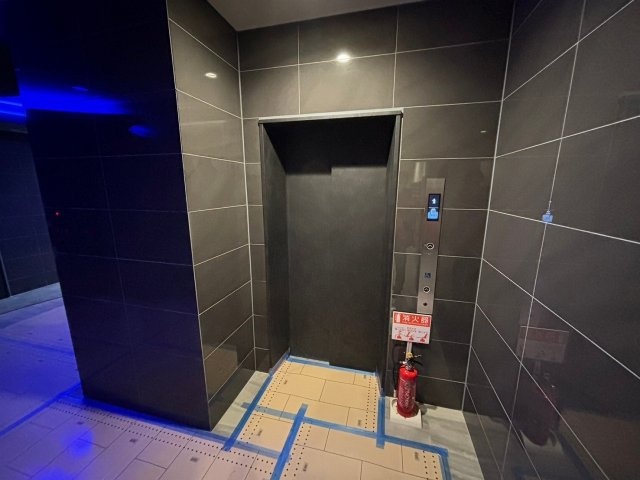 セレニテ新大阪グランデシュッドのエントランス