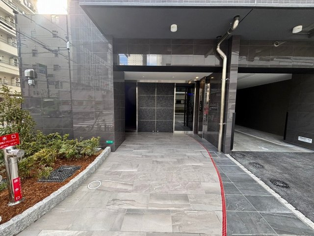 セレニテ新大阪グランデシュッドのエントランス