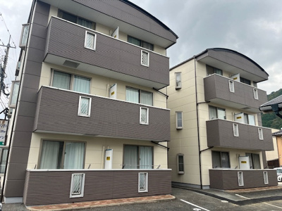 【外観】 | フレグランス西京 | 椹野川の桜の花が沢山咲いて明るく楽しい場所です