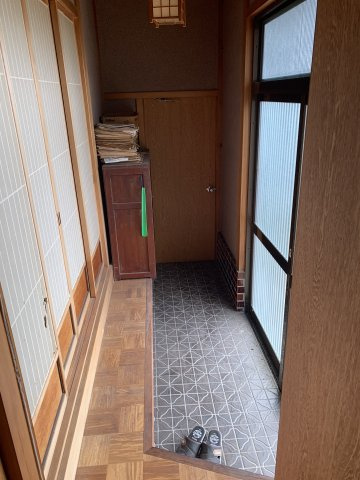 紀の川市花野　中古戸建の玄関