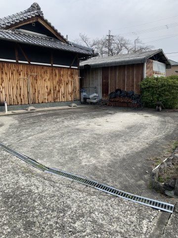 紀の川市花野　中古戸建の駐車場