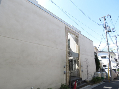 ★鉄筋コンクリート造り3階建てマンション★